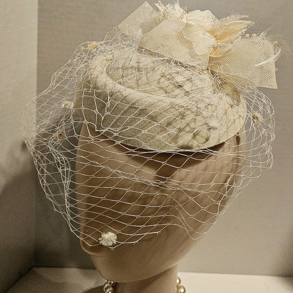 Elegant British Style Cream Pillbox Fascinator with Dotted Veil NWT main image 10